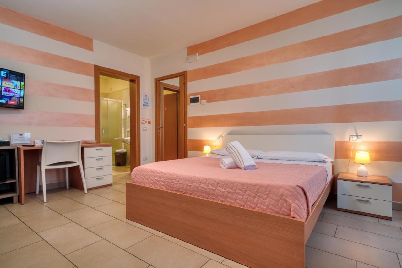 The Lighthouse Rooms Lazise Exterior photo