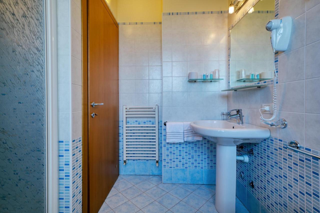 The Lighthouse Rooms Lazise Exterior photo